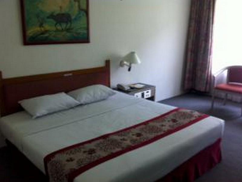Hotel Royal Palace Бандунг Экстерьер фото
