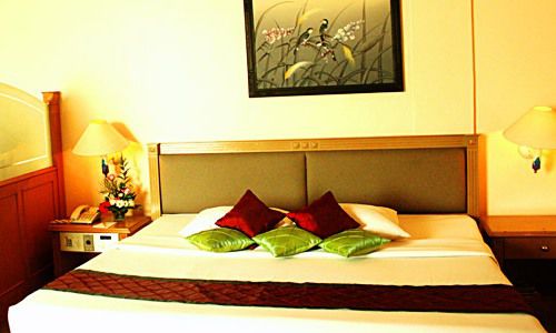 Hotel Royal Palace Бандунг Экстерьер фото